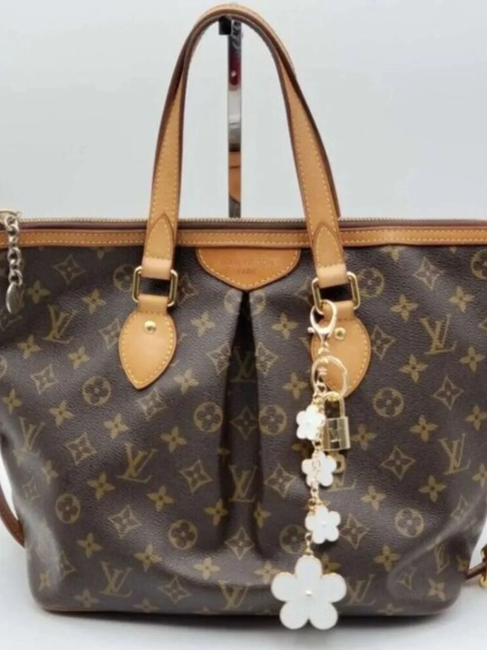 Authentic LV Gold Padlock 🔒 Unbranded Flower charm for Louis Vuitton Bags